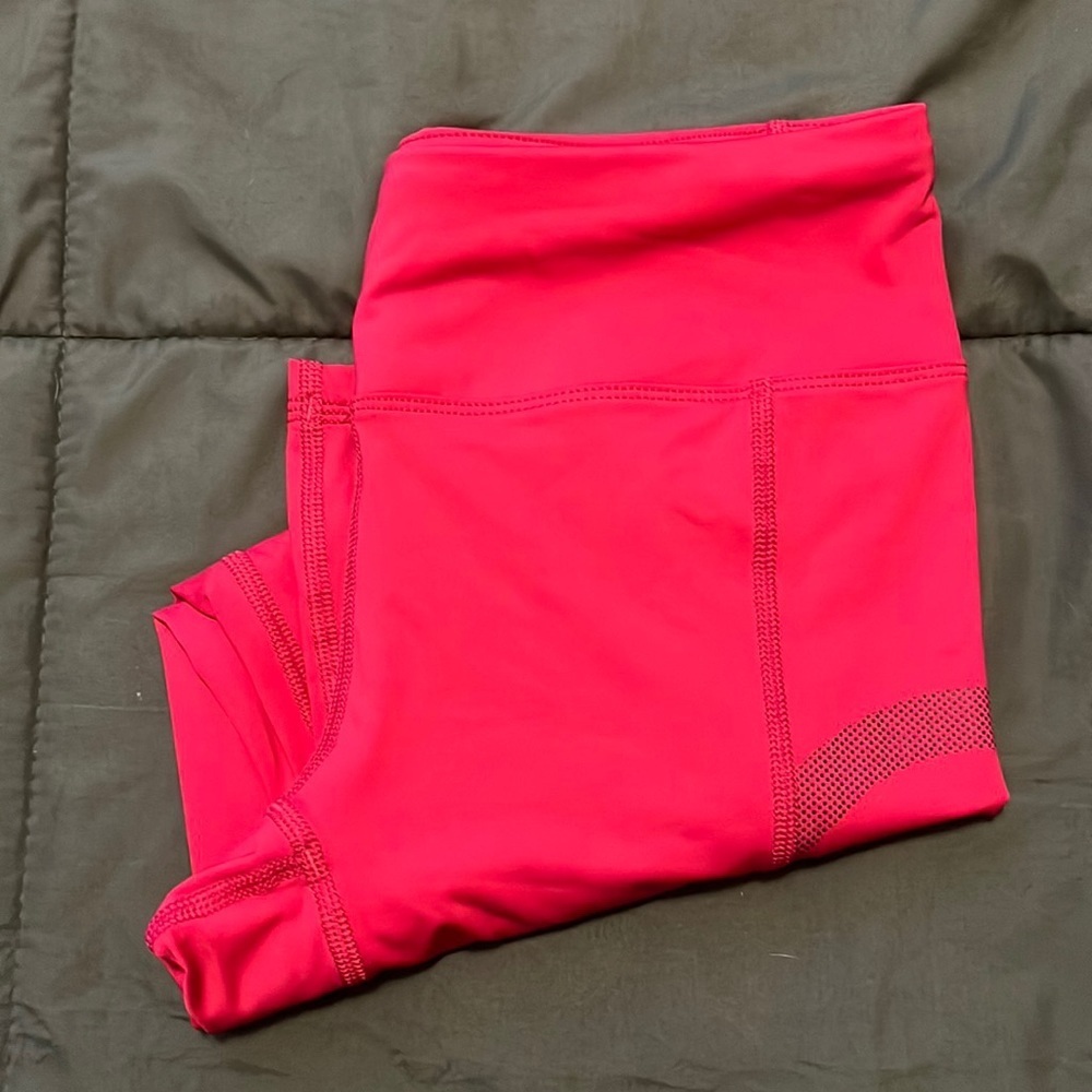 Virus Crop Legging Size Small Raspberry
